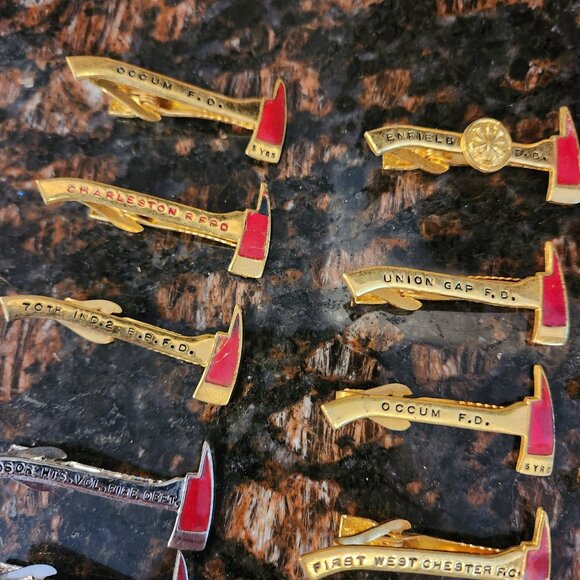 Lot of 18 CT Town Vintage Fireman Axe Bar Hook Fast Tie Money Firefighter Clips - Picture 4 of 11
